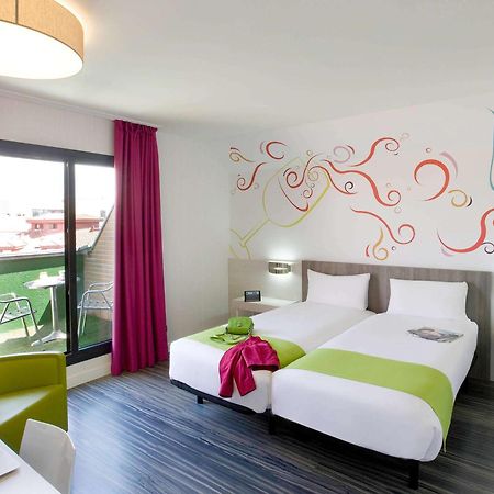 Hotel Ibis Styles Madrid Prado Esterno foto
