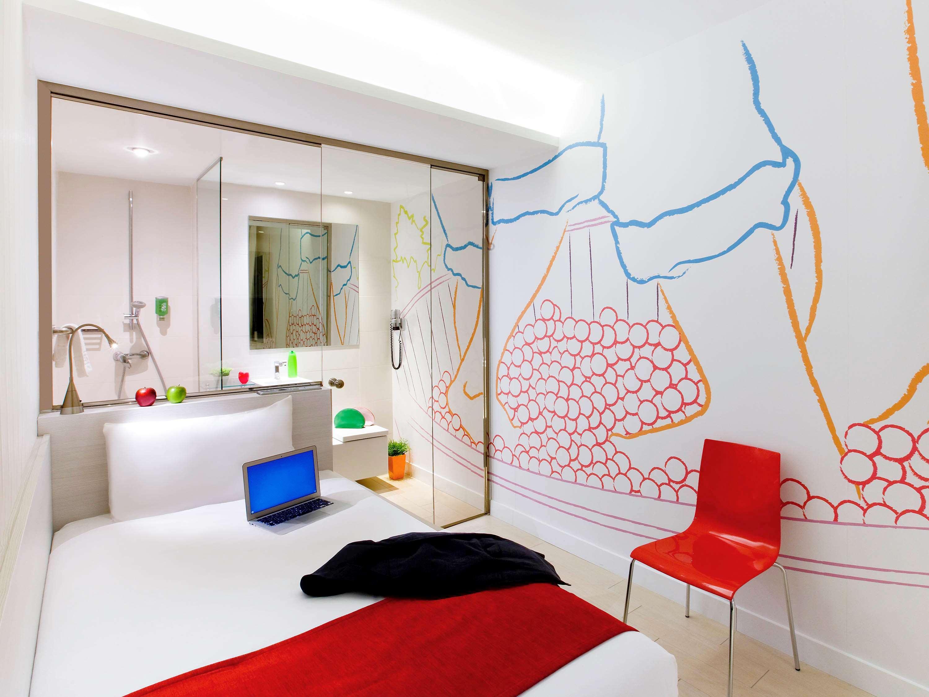 Hotel Ibis Styles Madrid Prado Esterno foto