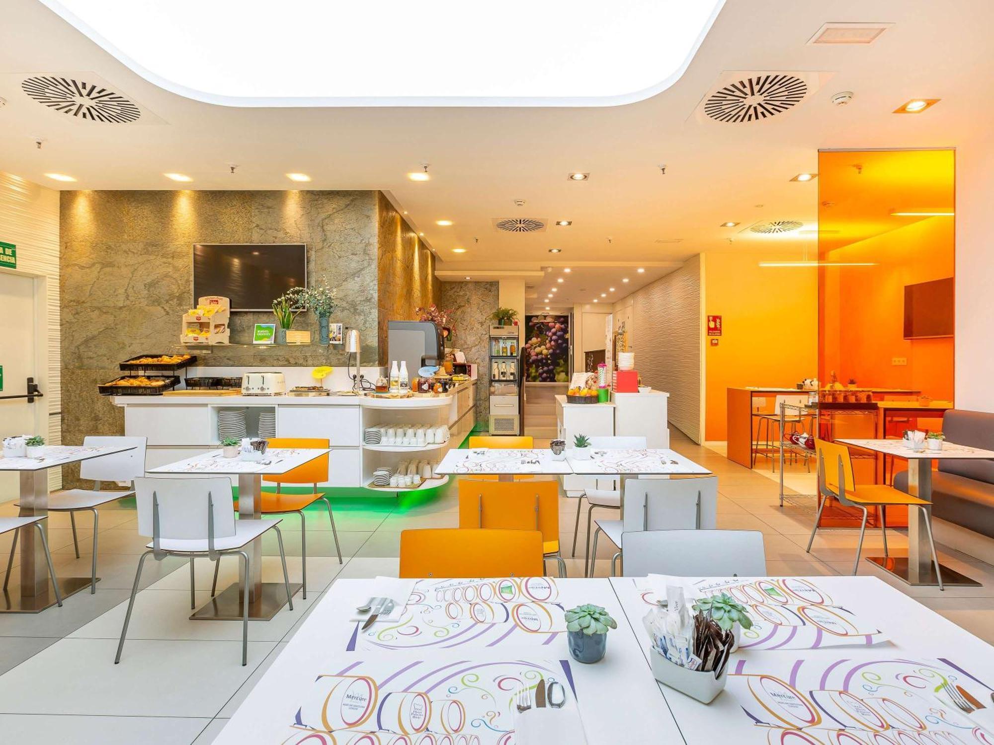 Hotel Ibis Styles Madrid Prado Esterno foto