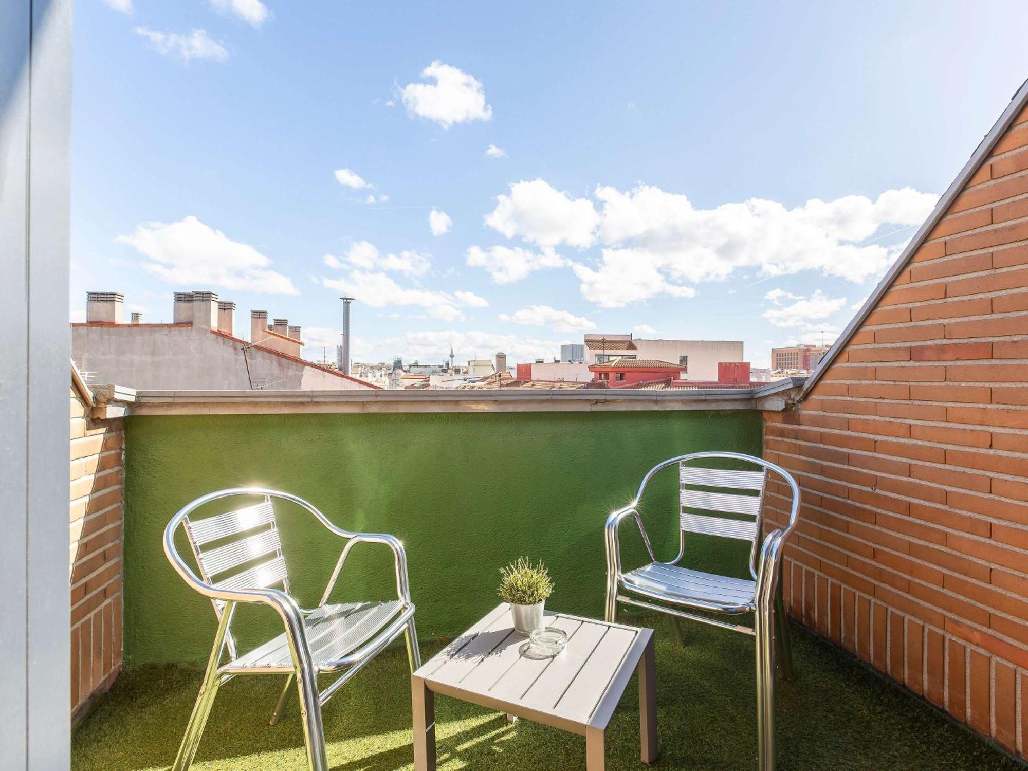 Hotel Ibis Styles Madrid Prado Esterno foto