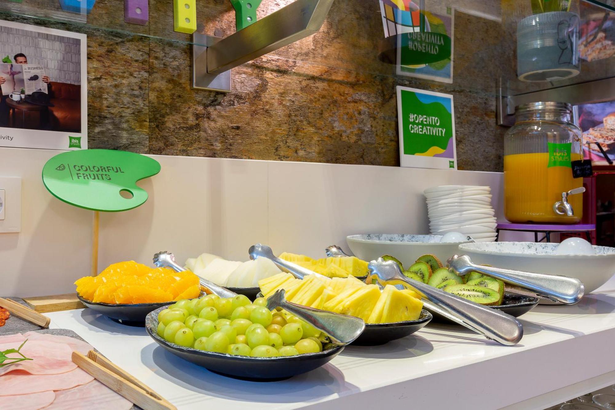 Hotel Ibis Styles Madrid Prado Esterno foto