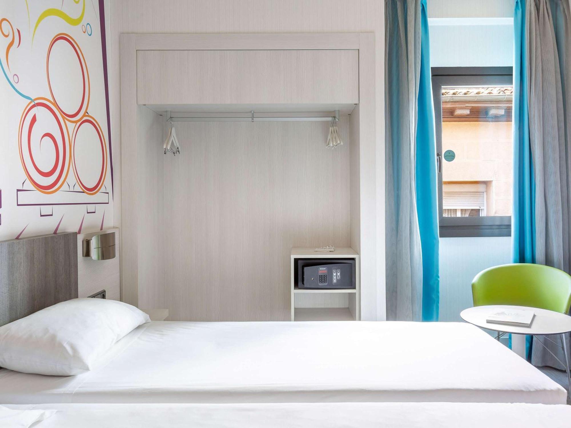 Hotel Ibis Styles Madrid Prado Esterno foto