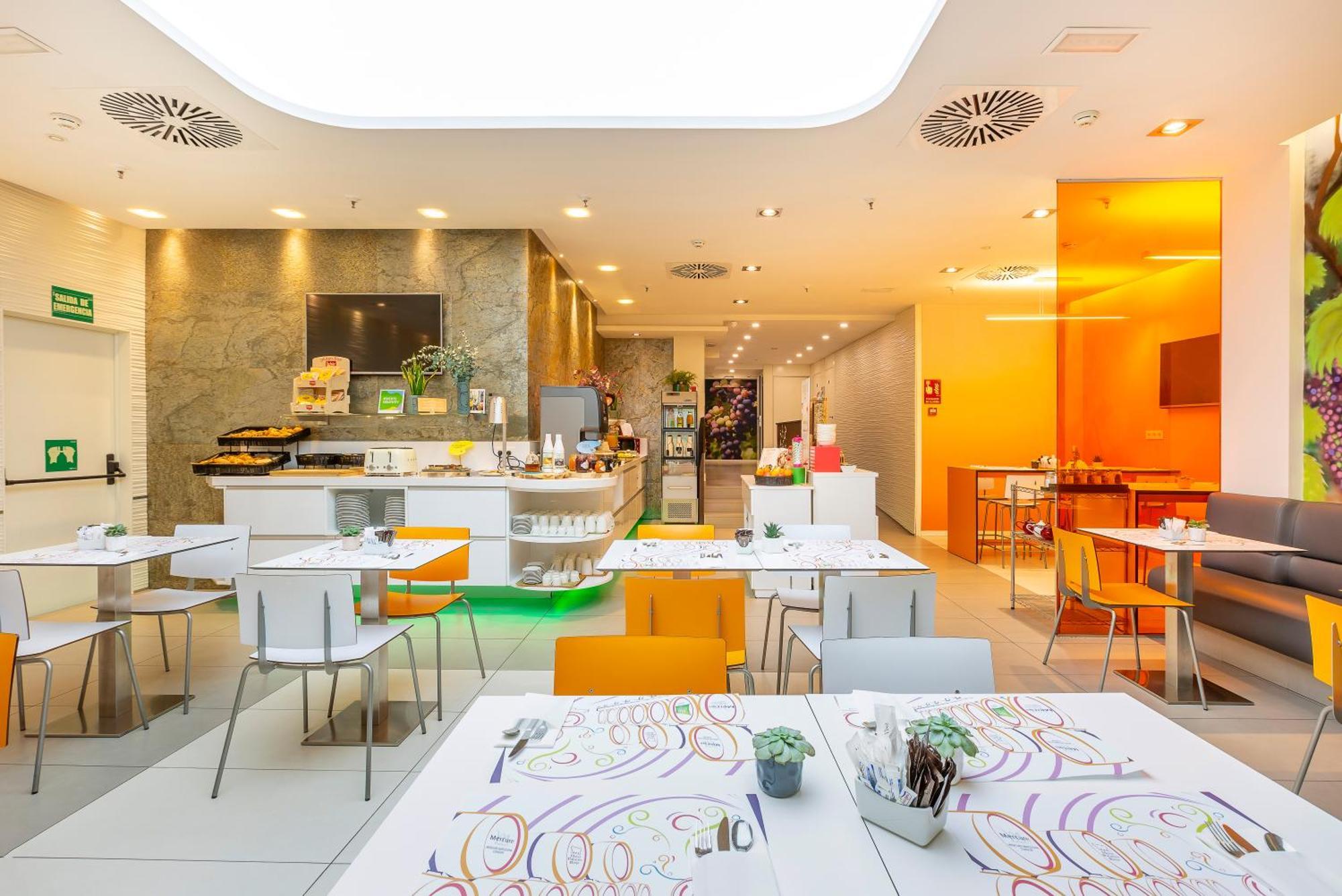 Hotel Ibis Styles Madrid Prado Esterno foto