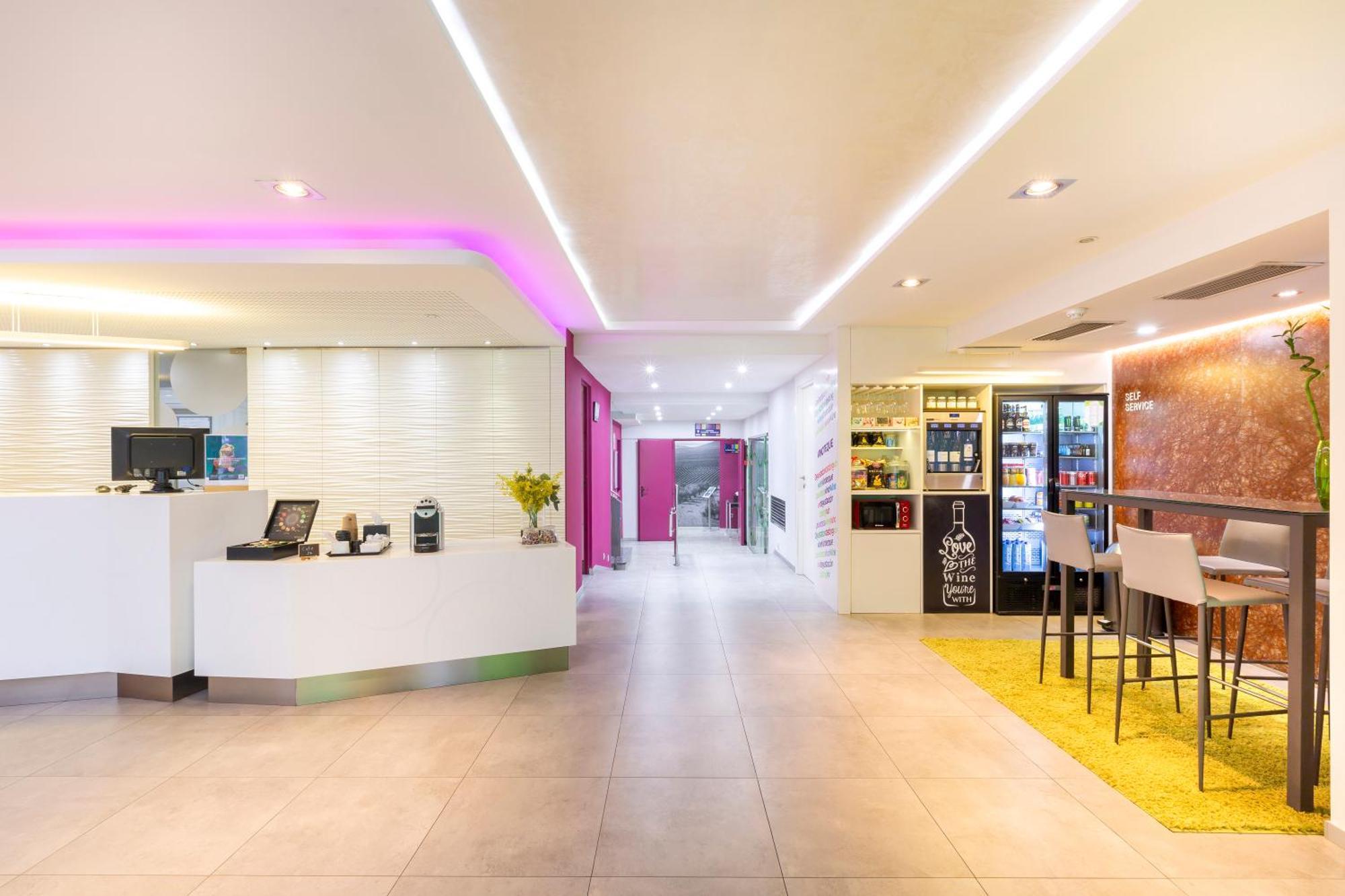 Hotel Ibis Styles Madrid Prado Esterno foto