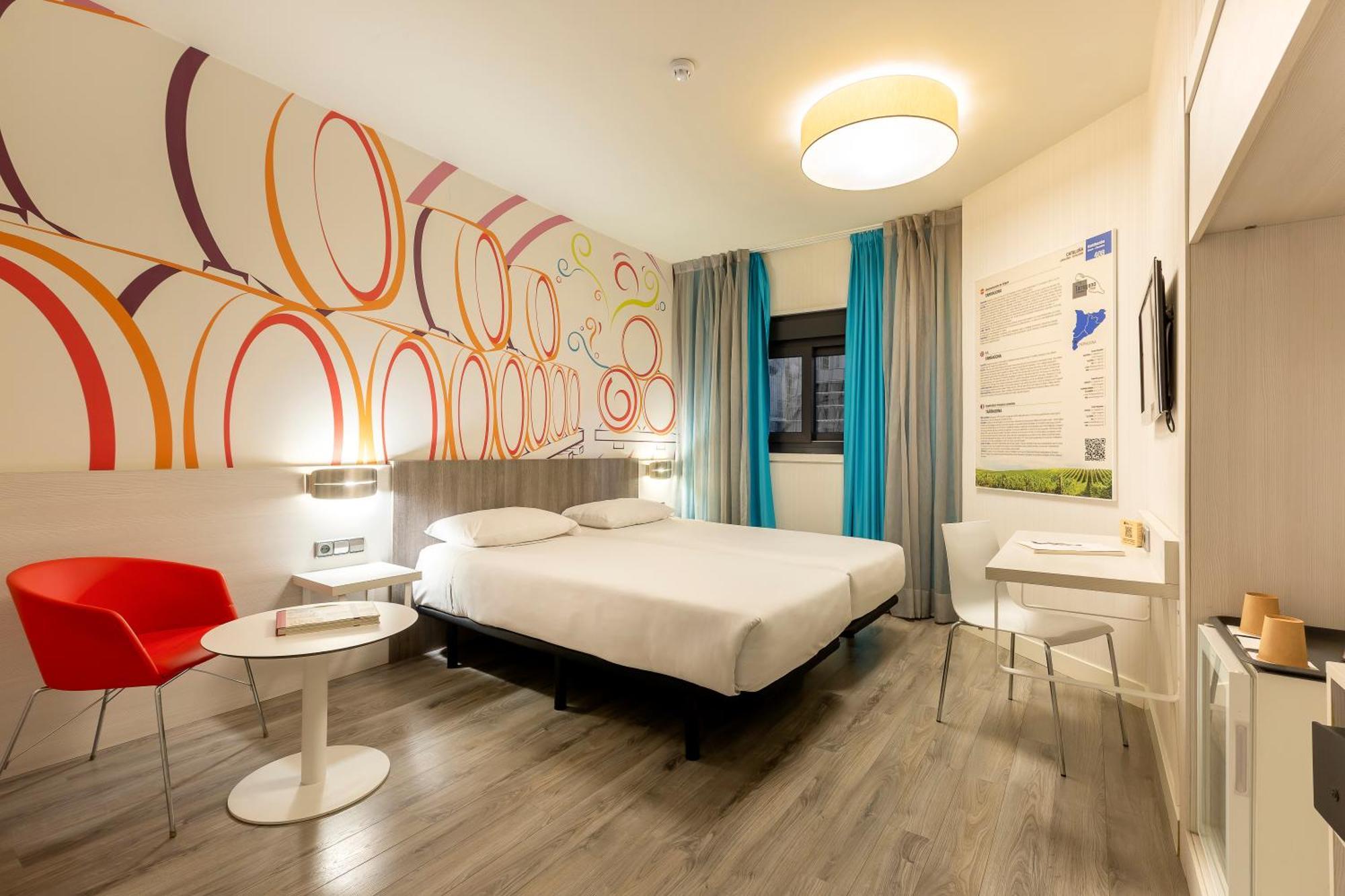 Hotel Ibis Styles Madrid Prado Esterno foto