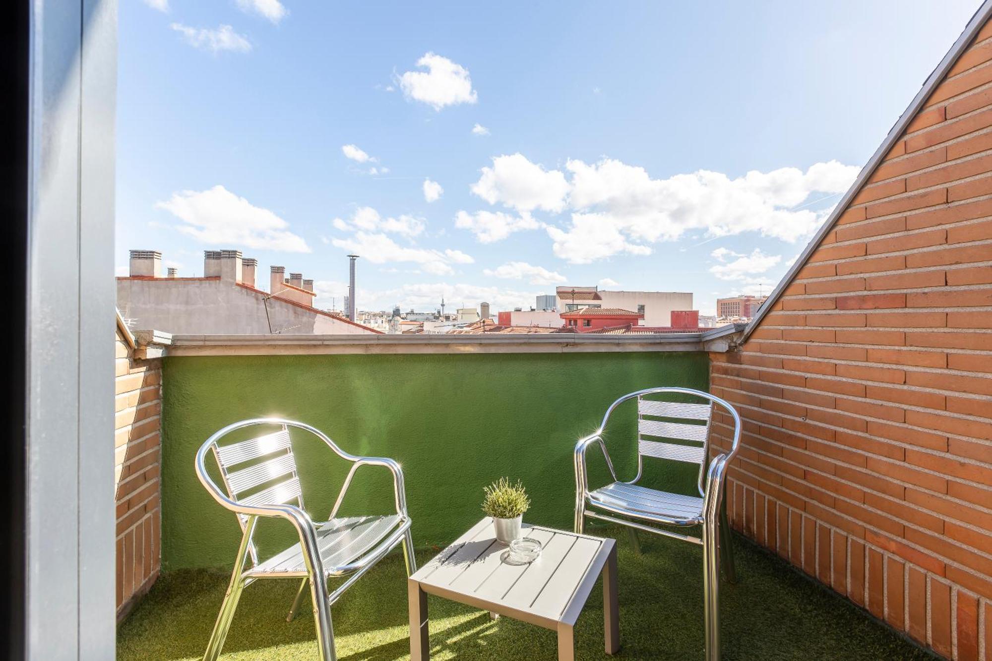 Hotel Ibis Styles Madrid Prado Esterno foto