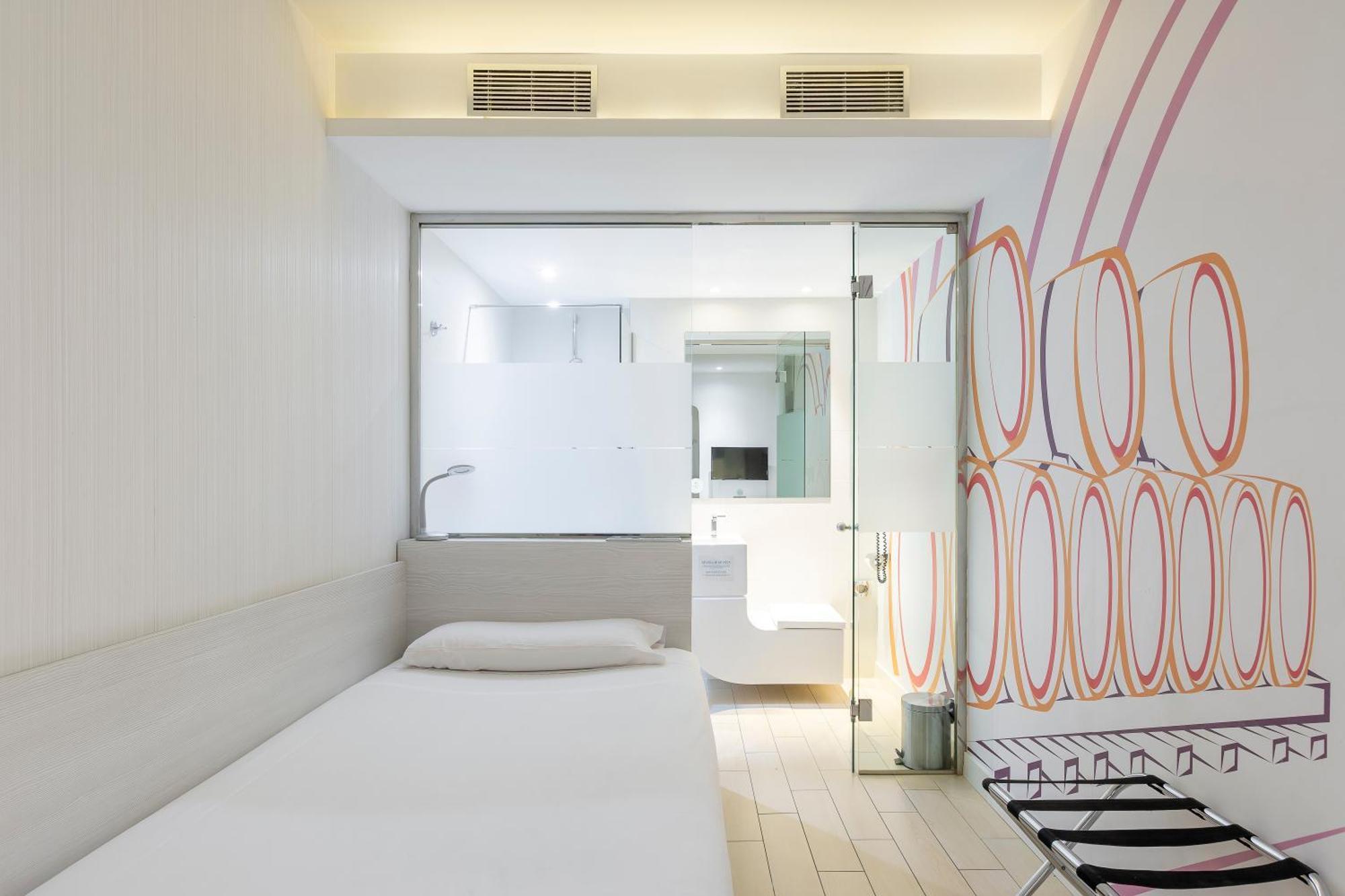 Hotel Ibis Styles Madrid Prado Esterno foto