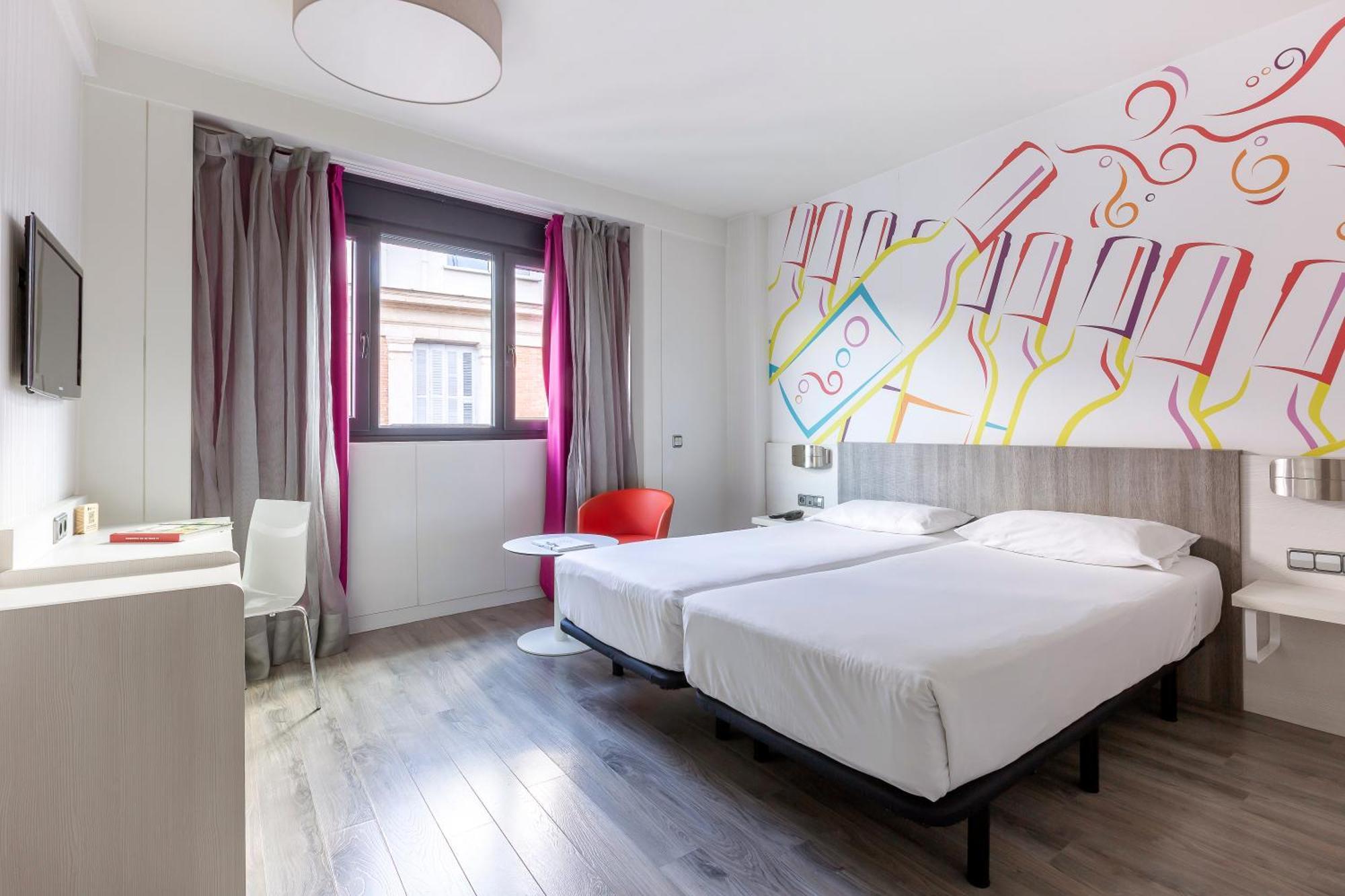 Hotel Ibis Styles Madrid Prado Esterno foto