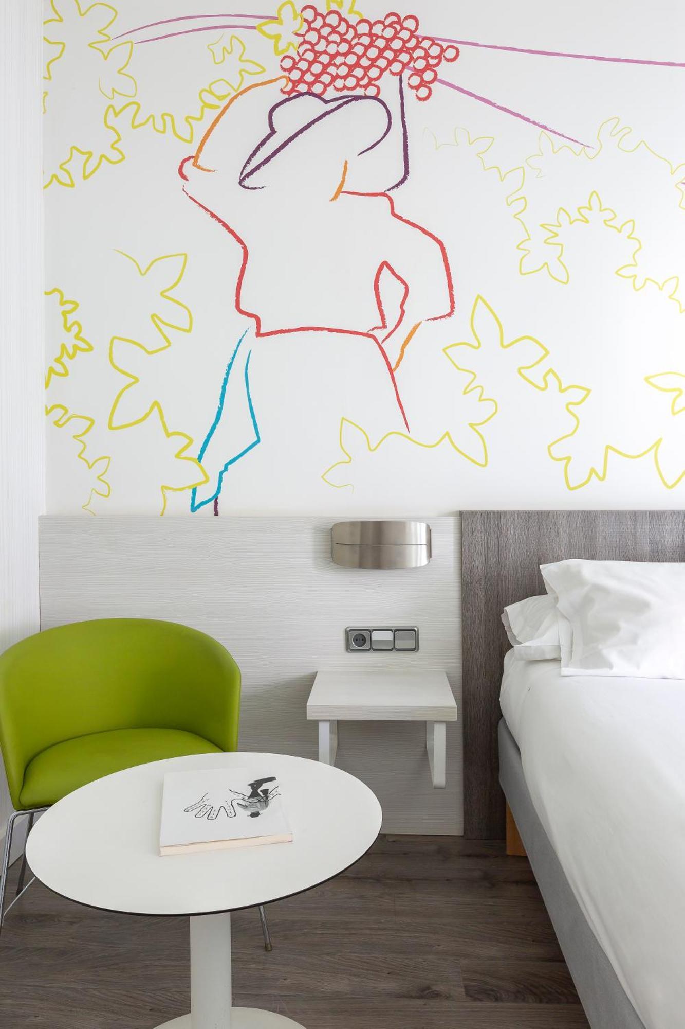 Hotel Ibis Styles Madrid Prado Esterno foto