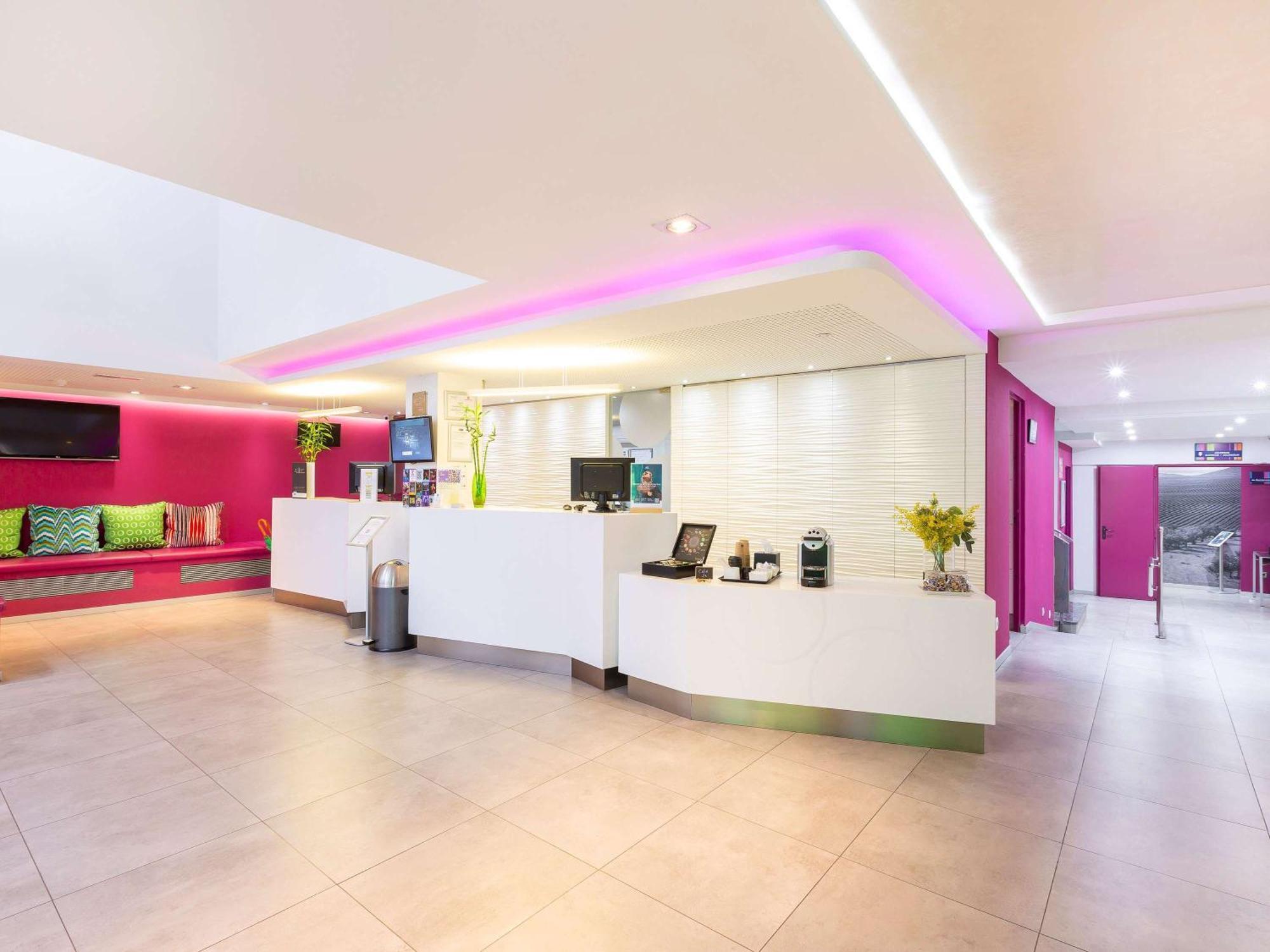 Hotel Ibis Styles Madrid Prado Esterno foto