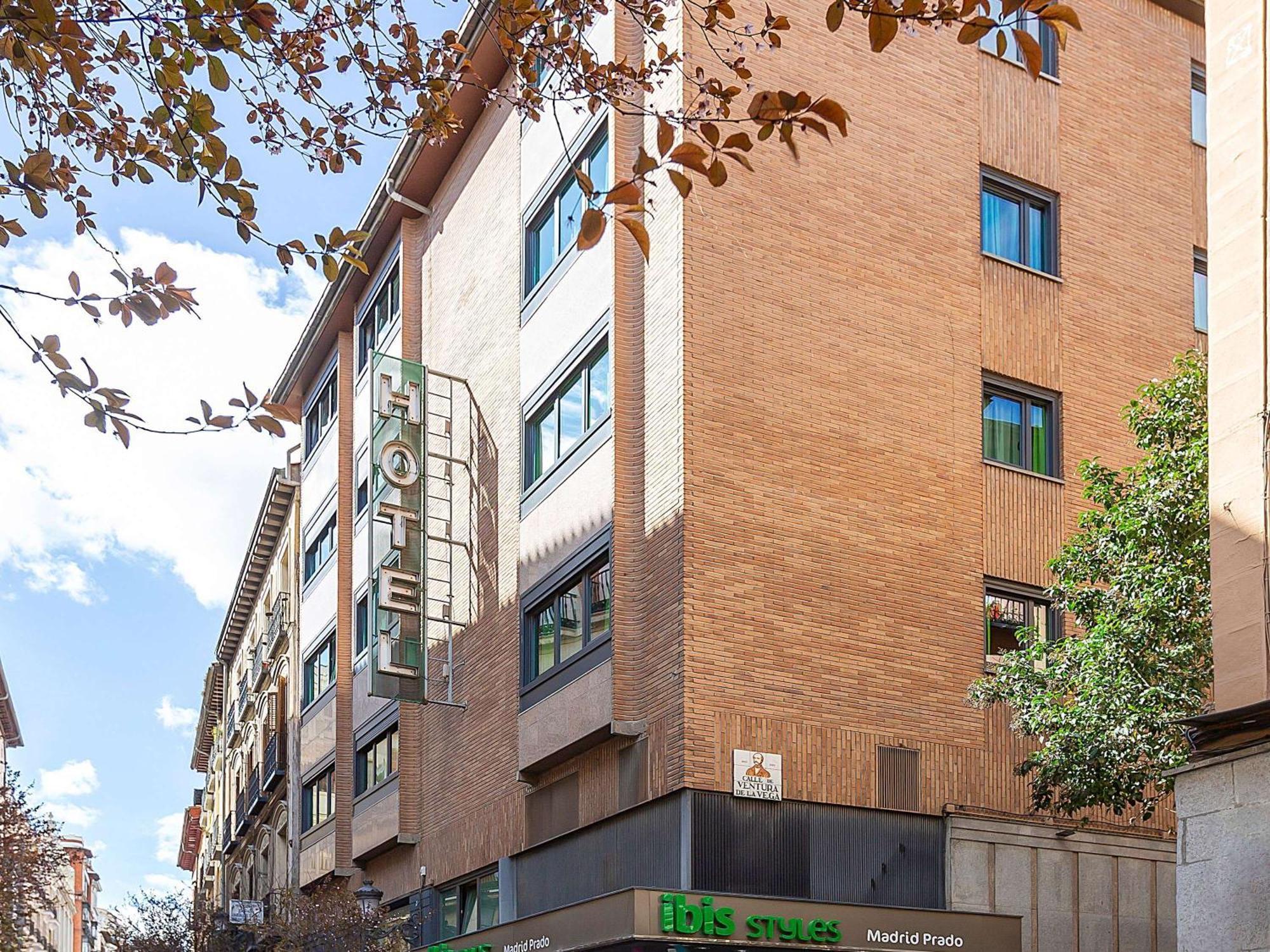 Hotel Ibis Styles Madrid Prado Esterno foto