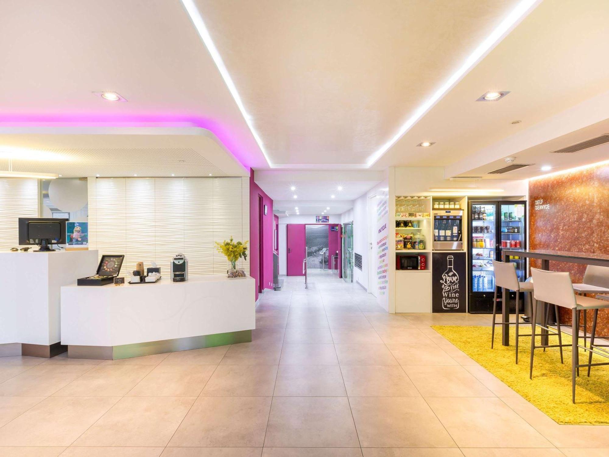 Hotel Ibis Styles Madrid Prado Esterno foto